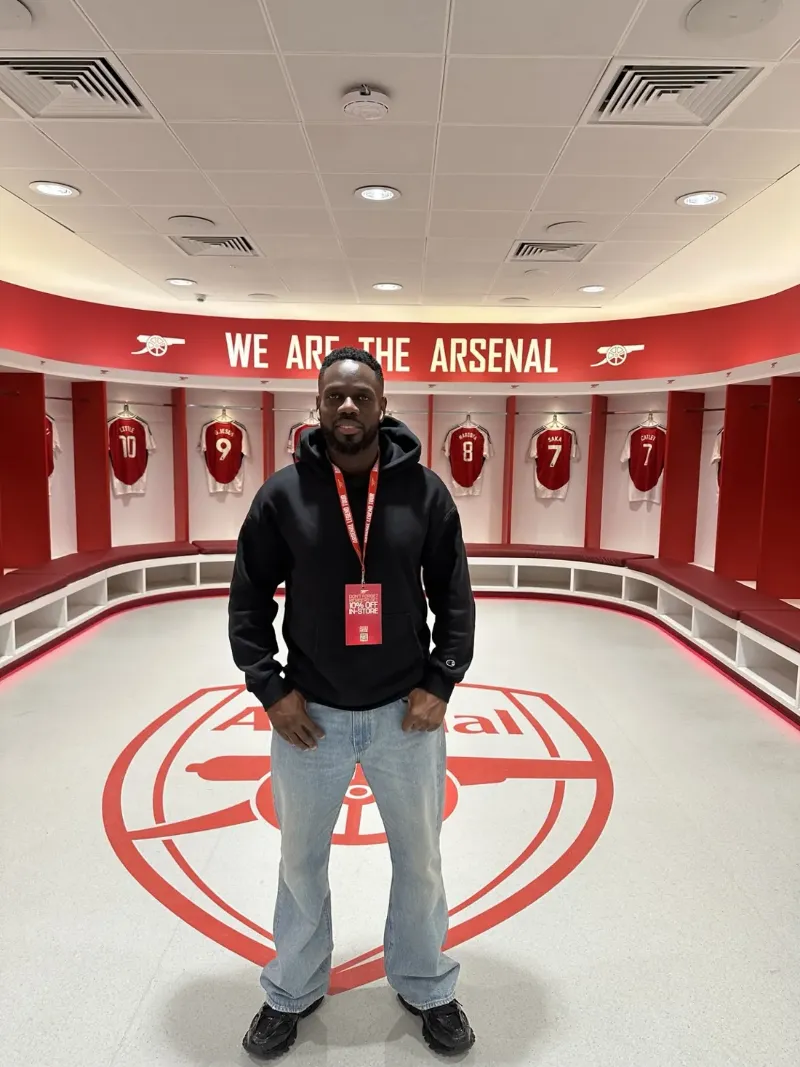 Denis in the Arsenal dressing room beneath the We Are The Arsenal sign